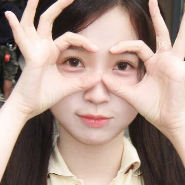 两只眼睛不许乱看盯着我的眼！