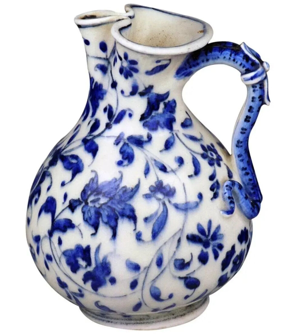 ▲ 美第奇软瓷罐（1575年）现藏于那不勒斯马提纳公爵博物馆