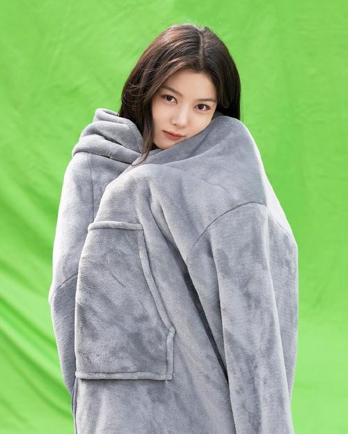 这种姿势 和萌萌的脸