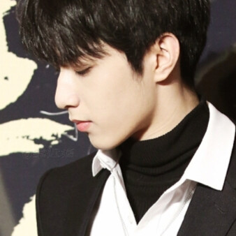 她一定比我成熟