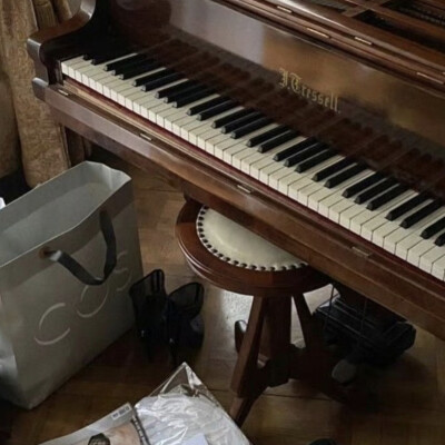 我崇尚流浪，变化，幻想，不愿将我的爱钉在地球某处