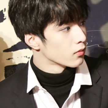 她一定比我成熟