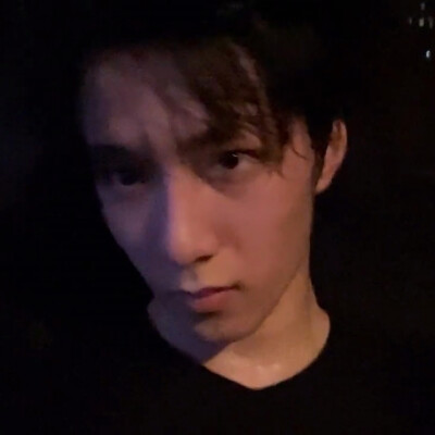 她一定比我成熟