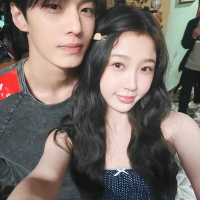 双轨
虞书欣·何与