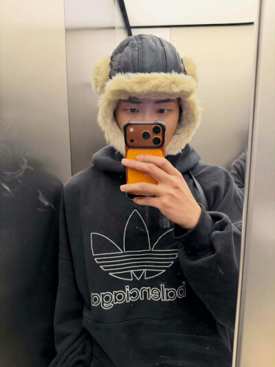 251216
金南俊更新ins