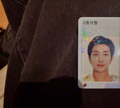 251216
金南俊更新ins