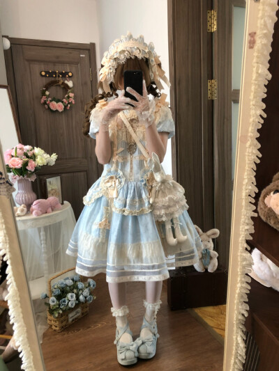 刷到了双生小熊家的新品蕾丝娃娃，这个蓝色也太美萌啦