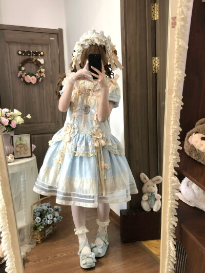 刷到了双生小熊家的新品蕾丝娃娃，这个蓝色也太美萌啦