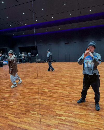 251216
金南俊更新ins