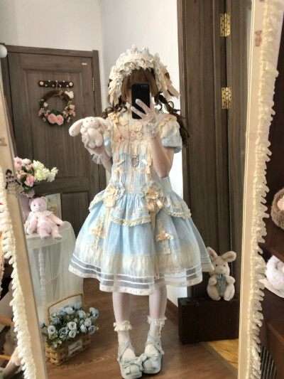 刷到了双生小熊家的新品蕾丝娃娃，这个蓝色也太美萌啦