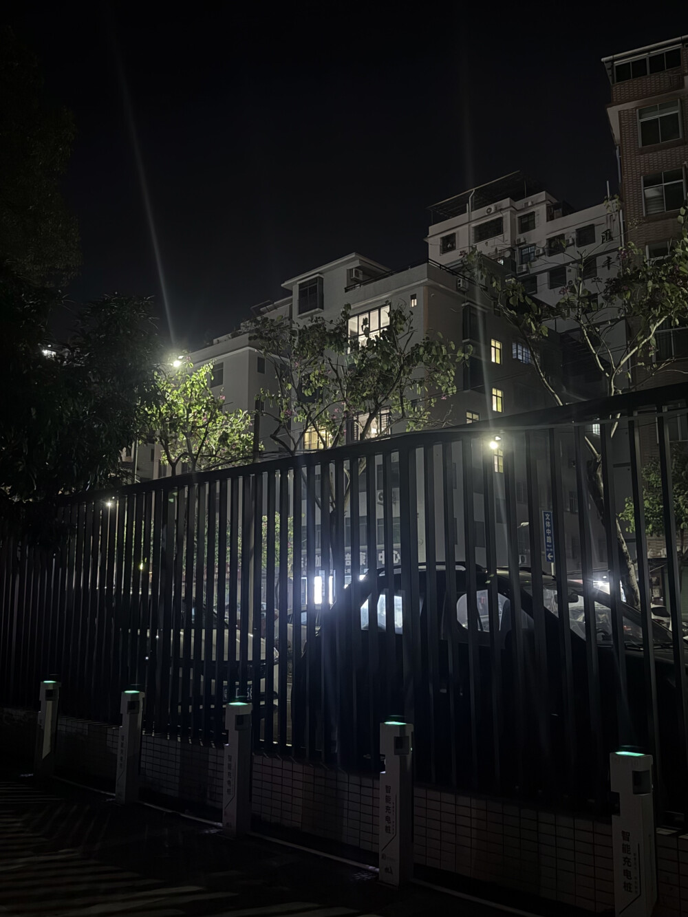 又是一年要过去了，稀里糊涂的工作也满一年了，希望……能快点离开……