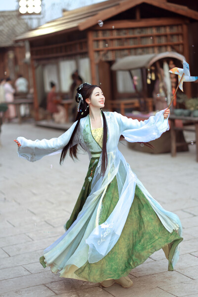 慕胥辞｜贺思慕
cr：拾取碎片