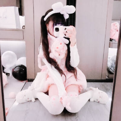 人会因为嘴硬而失去很多东西 也会因为心软而受很多委屈