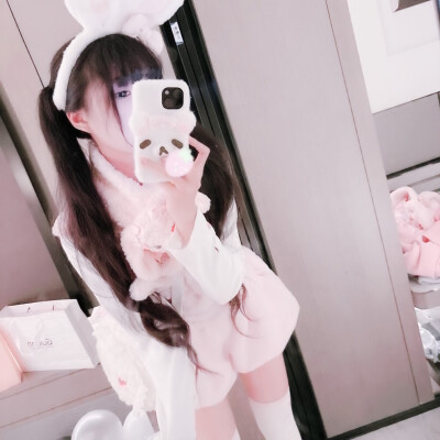 人会因为嘴硬而失去很多东西 也会因为心软而受很多委屈