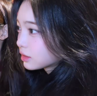 你到底喜欢谁呀，我去帮你和她说行吗？不要每天在这里发这些像离了婚一样的东西了