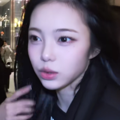 你到底喜欢谁呀，我去帮你和她说行吗？不要每天在这里发这些像离了婚一样的东西了