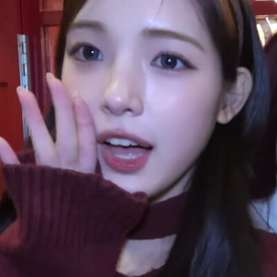 恋姐癖？那是什么，我不知道，我可没有，想随时随地跟姐姐贴贴不是很正常的事吗？那可是我姐姐，不懂你在说些什么乱七八糟的 ​