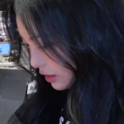 你到底喜欢谁呀，我去帮你和她说行吗？不要每天在这里发这些像离了婚一样的东西了