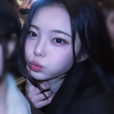 你到底喜欢谁呀，我去帮你和她说行吗？不要每天在这里发这些像离了婚一样的东西了