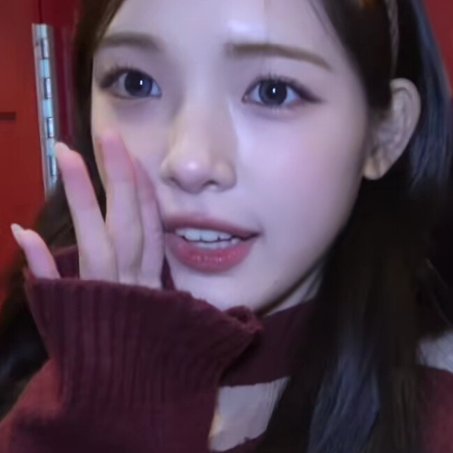 恋姐癖？那是什么，我不知道，我可没有，想随时随地跟姐姐贴贴不是很正常的事吗？那可是我姐姐，不懂你在说些什么乱七八糟的 ​