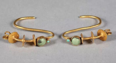 元代  镶松石三叶形金耳饰（一并包边）上海观复博物馆藏