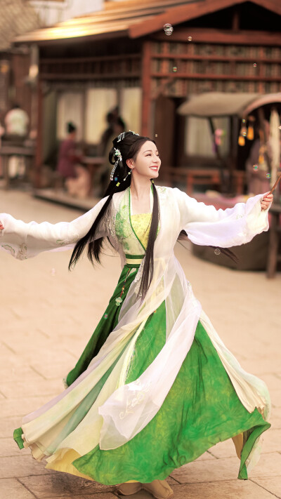 慕胥辞
cr：酒窝暖