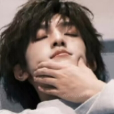 . ∧,,∧^,,∧
( _ _ )⩊^ )~♡
/ ⊂ \