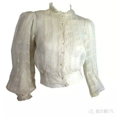 20世纪30年代左右，多萝西娅衣橱里的复古款--迷人的透明欧根纱蕾丝镶边上衣