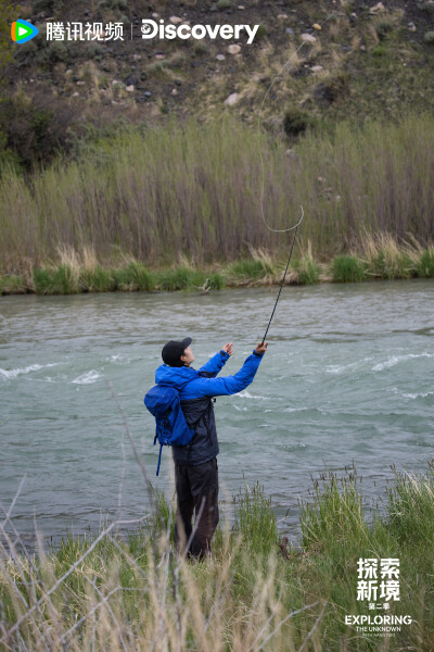 YIBO-OFFICIAL：
#王一博真的很爱钓鱼#
在溪流与岩壁间体会着两种收获：一种是自然馈赠的惊喜，一种是最终登顶的满足。@UNIQ-王一博
腾讯视频#探索新境# 第二季，正在播出。#探索新境2# ​​​