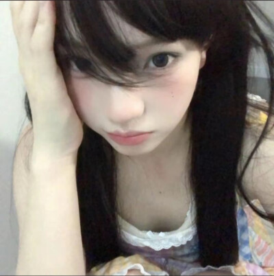 衣服
➕妆？发型？ 氛围？