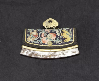 清代  缂丝三多荷包火镰北京故宫博物院藏