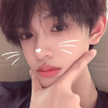 这时候就有人问了，几几鱼鱼为什么那么可爱呀？这时候就有人回答啦！我高高的把手举起来……因为我们的几几鱼鱼是宝宝中的宝宝，小乖中的小乖，宝宝中的支配者，宝宝中的统治者，宝宝之主，宝宝之主，乖宝，最可爱的…