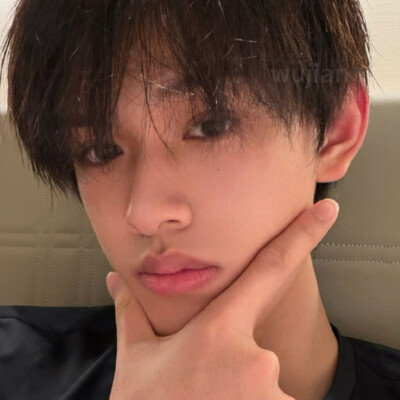 这时候就有人问了，几几鱼鱼为什么那么可爱呀？这时候就有人回答啦！我高高的把手举起来……因为我们的几几鱼鱼是宝宝中的宝宝，小乖中的小乖，宝宝中的支配者，宝宝中的统治者，宝宝之主，宝宝之主，乖宝，最可爱的…