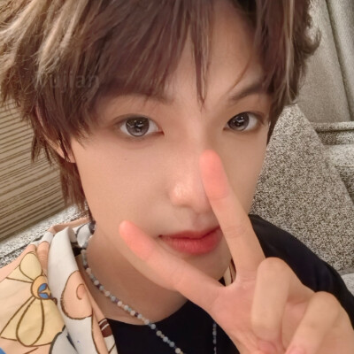 这时候就有人问了，几几鱼鱼为什么那么可爱呀？这时候就有人回答啦！我高高的把手举起来……因为我们的几几鱼鱼是宝宝中的宝宝，小乖中的小乖，宝宝中的支配者，宝宝中的统治者，宝宝之主，宝宝之主，乖宝，最可爱的…