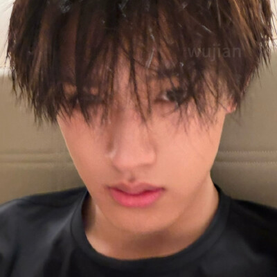 这时候就有人问了，几几鱼鱼为什么那么可爱呀？这时候就有人回答啦！我高高的把手举起来……因为我们的几几鱼鱼是宝宝中的宝宝，小乖中的小乖，宝宝中的支配者，宝宝中的统治者，宝宝之主，宝宝之主，乖宝，最可爱的…