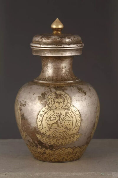 唐代  银鎏金錾四面佛像纹盖瓶（咸通十二年款）观复博物馆藏