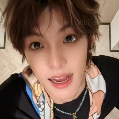 这时候就有人问了，几几鱼鱼为什么那么可爱呀？这时候就有人回答啦！我高高的把手举起来……因为我们的几几鱼鱼是宝宝中的宝宝，小乖中的小乖，宝宝中的支配者，宝宝中的统治者，宝宝之主，宝宝之主，乖宝，最可爱的…