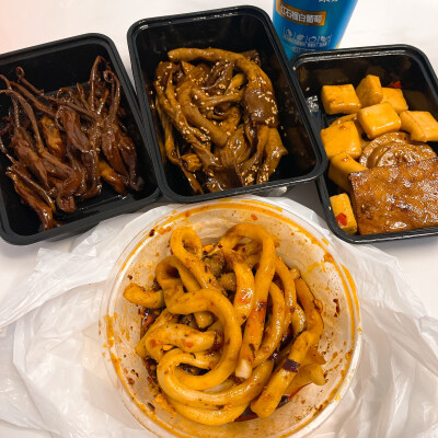 好正宗的甜水面 好吃的酱鸭舌，鸭肚，素菜们