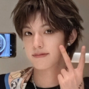 这时候就有人问了，几几鱼鱼为什么那么可爱呀？这时候就有人回答啦！我高高的把手举起来……因为我们的几几鱼鱼是宝宝中的宝宝，小乖中的小乖，宝宝中的支配者，宝宝中的统治者，宝宝之主，宝宝之主，乖宝，最可爱的…