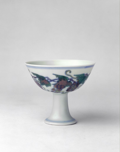 明成化 斗彩葡萄纹高足杯北京故宫博物院藏