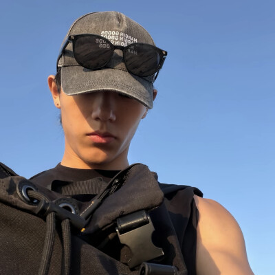 头像丨男头 容易掉眼泪也是你的可爱之处