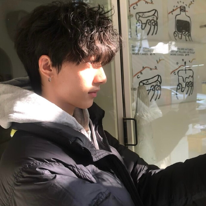 我要是有钱就好了 就可以每天转账哄你开心 而不是分享一些无聊的视频