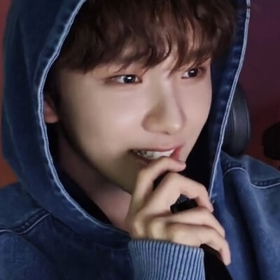 耳机一戴我想孤立全世界