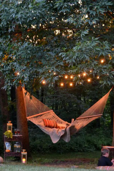 有个小院子， 躺在夜空下纳凉，院子深处，是心中的天堂！