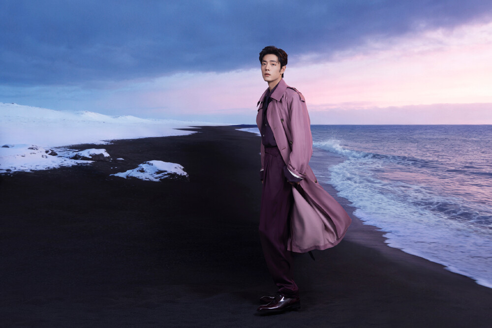 翩至岁末，溯光而上。以此刻为序，启程前往#东方卫视跨年# ，今晚见@肖战 [比耶] ​​​