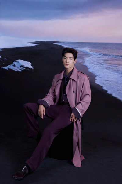 翩至岁末，溯光而上。以此刻为序，启程前往#东方卫视跨年# ，今晚见@肖战 [比耶] ​​​