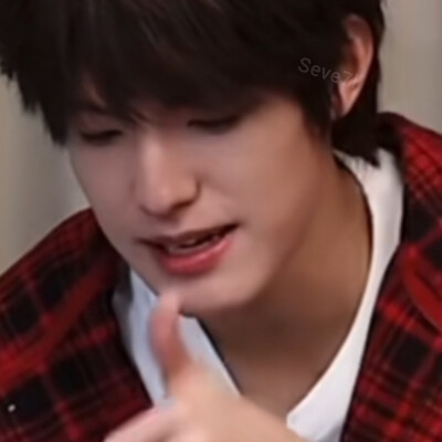 这个就是我老婆呀…鼓励我然后还向我伸出大拇赞(>^ω^<)