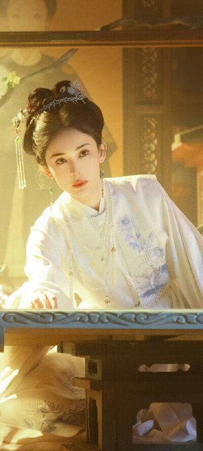 娜扎《玉茗茶骨》荣善宝