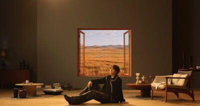 #王一博[超话]# · #王一博新年拍照新姿势#
向外看时，窗外的风景，映照你心里的愿景。
向内观时，心里的愿景，正是你人生的前景。
迈进新一年，不负好光景。祝大家元旦快乐！新年快乐！@UNIQ-王一博 ​​​