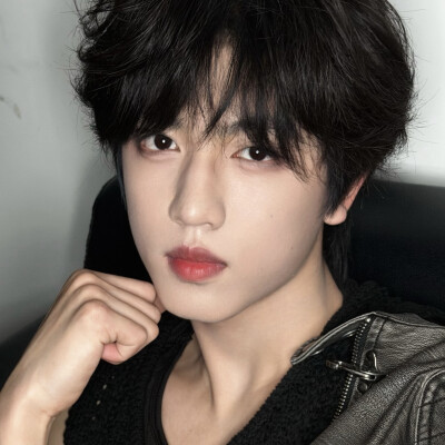 男孩别擦了你值得被爱